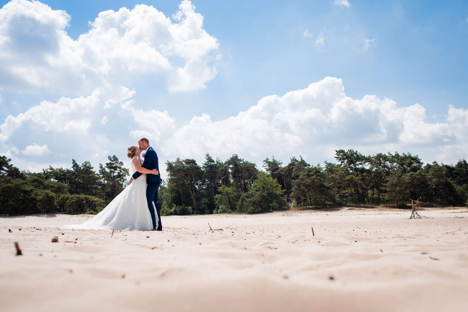 lichte en romantische trouwfoto stijl